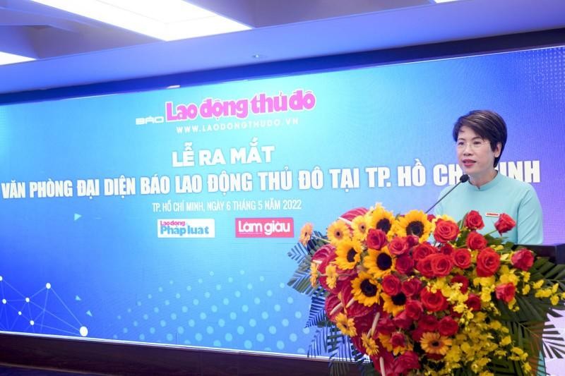 Tổng Biên tập báo Lao động Thủ đô Lê Thị Bích Ngọc phát biểu tại buổi lễ ra mắt