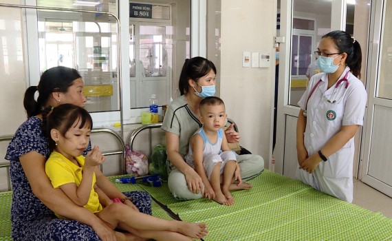 Ninh Bình: Nhiều trẻ em nhập viện do mắc cúm