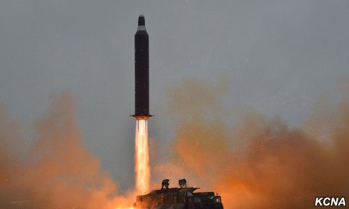Vụ phóng tên lửa mới của Triều Tiên làm gia tăng căng thẳng trong khu vực. Ảnh: KCNA