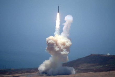 Hình ảnh cuộc thử nghiệm hệ thống đánh chặn tên lửa mặt đất của Mỹ hôm 30/5. Ảnh: Reuters