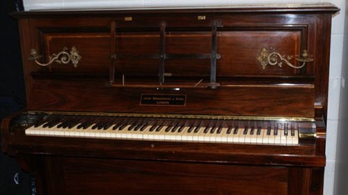 Số vàng được cho là đã nằm trong chiếc piano hơn 100 năm. Ảnh: BBC