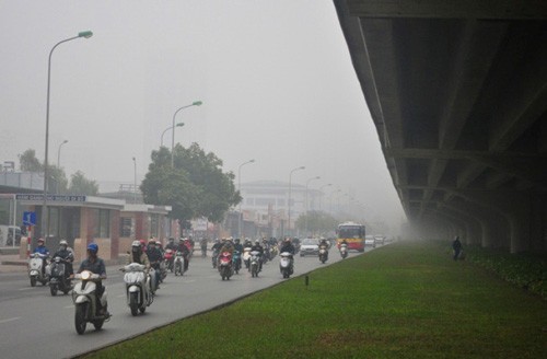 Bắc Bộ trời nhiều mây đi kèm sương mù nhẹ, Nam Bộ tiếp tục có mưa rào