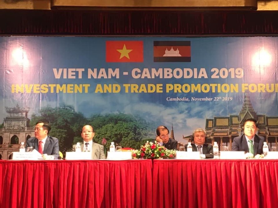Chủ tịch Liên hiệp các Hội UNESCO Nguyễn Xuân Thắng tham dự Diễn đàn xúc tiến Đầu tư - Thương mại Việt Nam – Campuchia.
