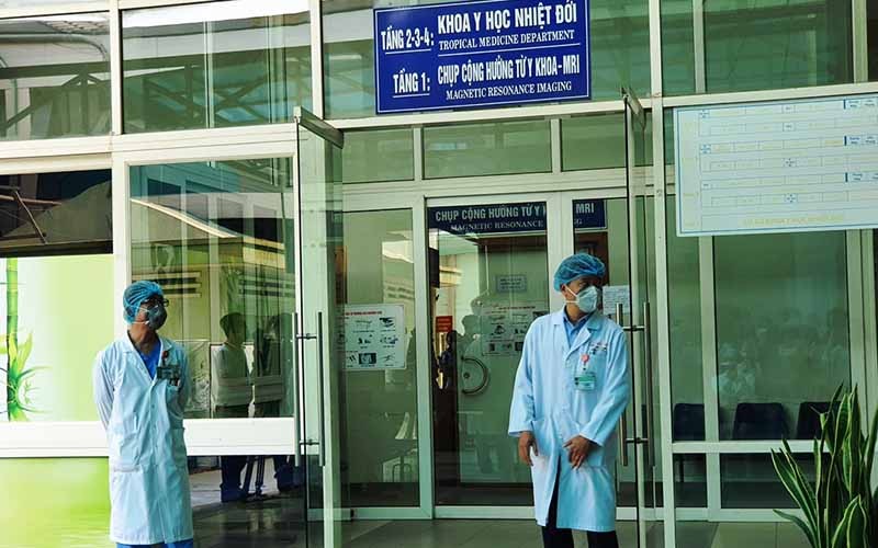 Hai bệnh nhân COVID-19 tại Đà Nẵng phải thở máy