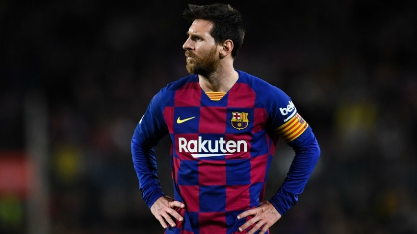 Messi cân nhắc việc ở lại Barcelona