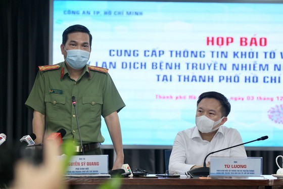 Đại tá Nguyễn Sỹ Quang trả lời báo chí. Ảnh: SGGP