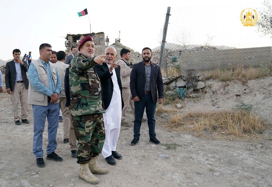 Tổng thống Afghanistan Ashraf Ghani thị sát tình hình phòng thủ tại thủ đô Kabul. Ảnh: Reuters