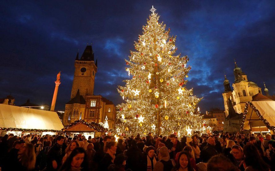 Chợ Giáng sinh Praha mở trở lại