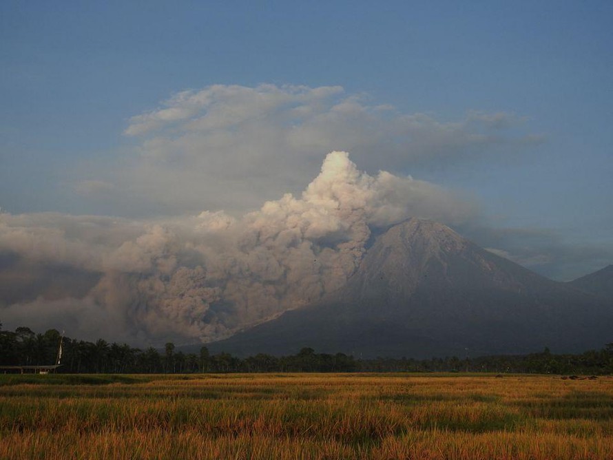 Indonesia báo động sau vụ phun trào núi lửa Semeru