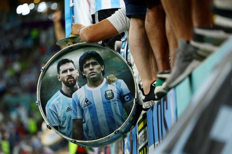 Messi: 'Maradona đang dõi theo chúng tôi từ trên cao'