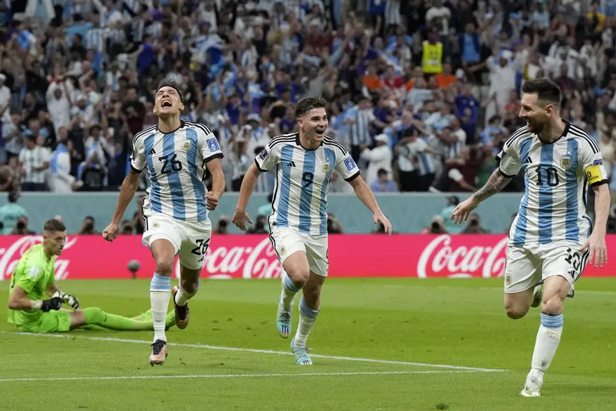  Argentina vào Bán kết sau loạt 'đấu súng' với Hà Lan