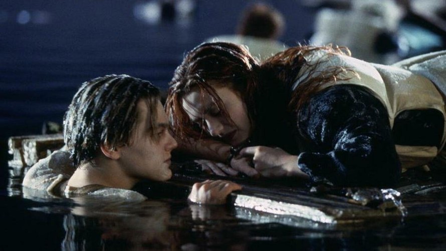 Đạo diễn 'Titanic' lên tiếng về cảnh phim gây tranh cãi