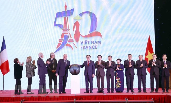 Nhiều hoạt động kỷ niệm 50 năm quan hệ Việt Nam - Pháp