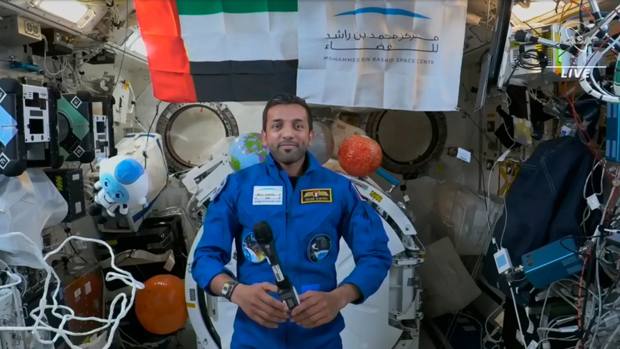 Phi hành gia Sultan Alneyadi trong một buổi phỏng vấn với Trạm Vũ trụ Quốc tế hôm 7/3. Ảnh: CNN