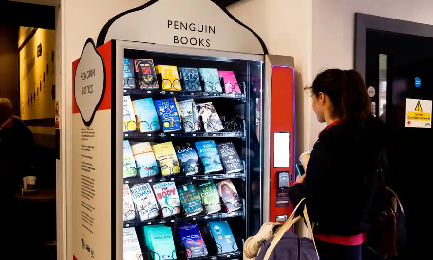 Ra mắt máy bán sách tự động tại Vương quốc Anh