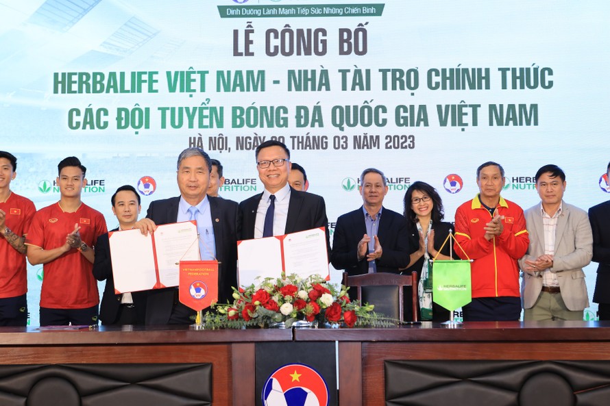 Herbalife Việt Nam tài trợ cho các đội tuyển bóng đá Việt Nam