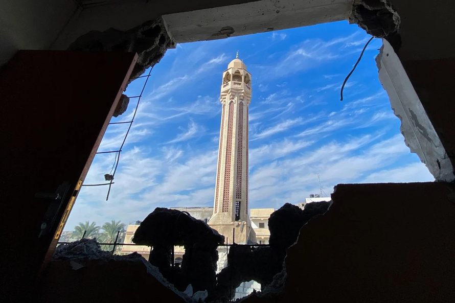Phần còn lại của một nhà thờ Hồi giáo bị phá hủy tại Dải Gaza. Ảnh: Reuters