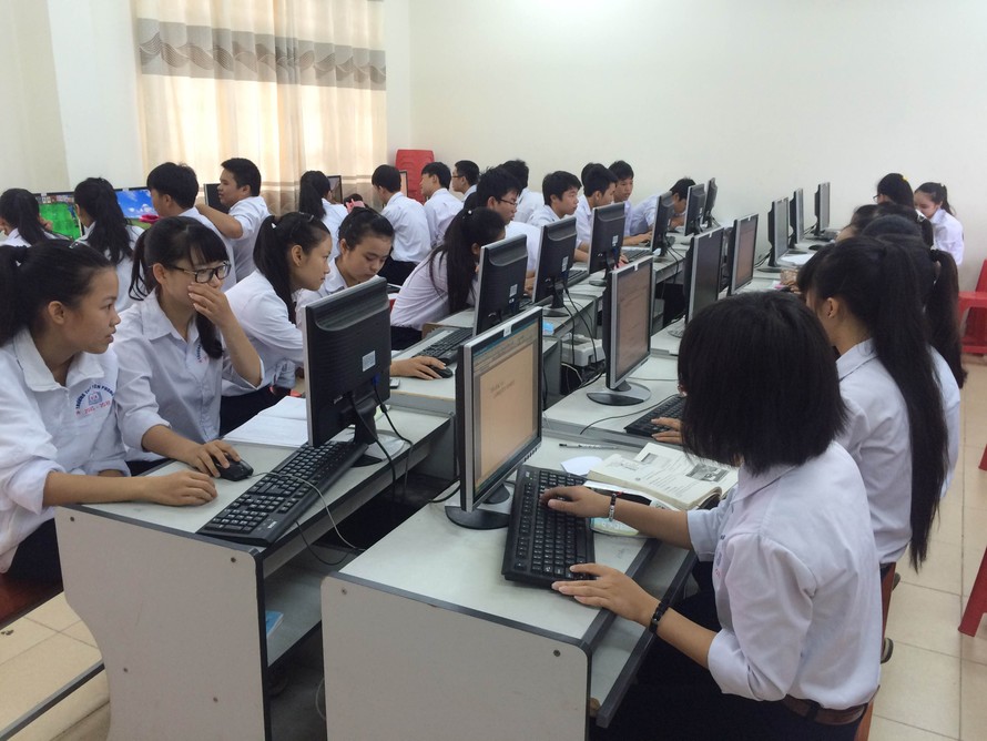 Đổi mới thi THPT quốc gia: Học sinh cần được làm quen với máy tính