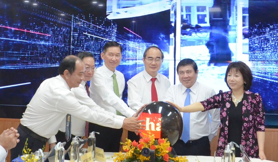 Lãnh đạo TP Hồ Chí Minh cùng với Sở Y tế TP Hồ Chí Minh khởi động Trung tâm điều hành y tế thông minh.