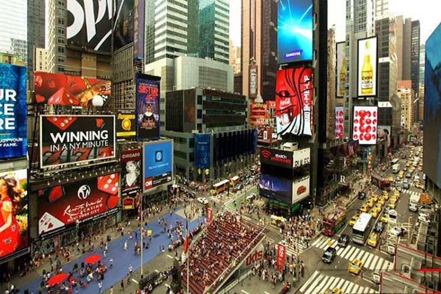 Quảng trường thời đại New York với nhiều khu phố tòa nhà xa hoa, sang trọng (ảnh nguồn internet)