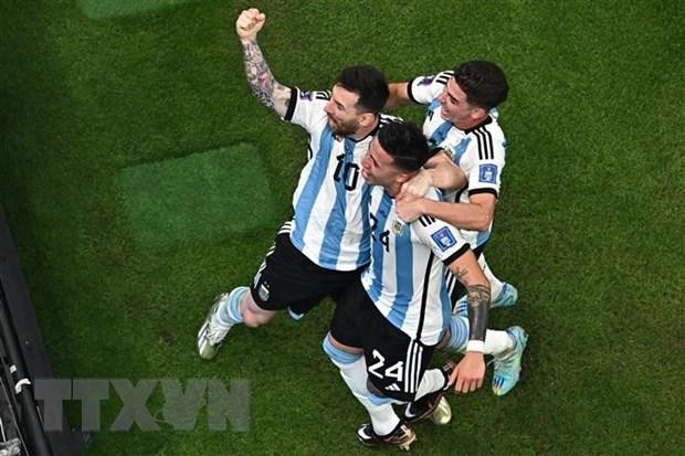 Worl Cup 2022: Messi tỏa sáng giúp Argentina giữ hy vọng đi tiếp