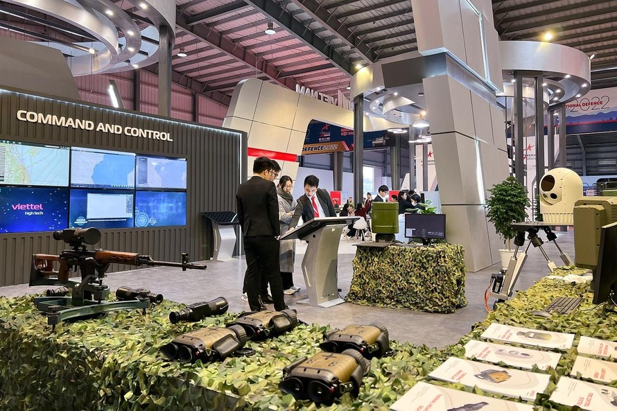 Viettel trình diễn nhiều sản phẩm công nghệ tại Triển lãm Quốc phòng Quốc tế 2022