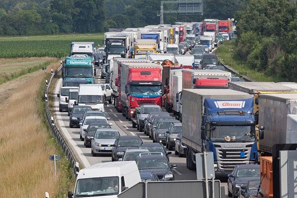  Nhiều công ty kêu gọi EU siết chặt tiêu chuẩn khí thải với xe tải chở hàng