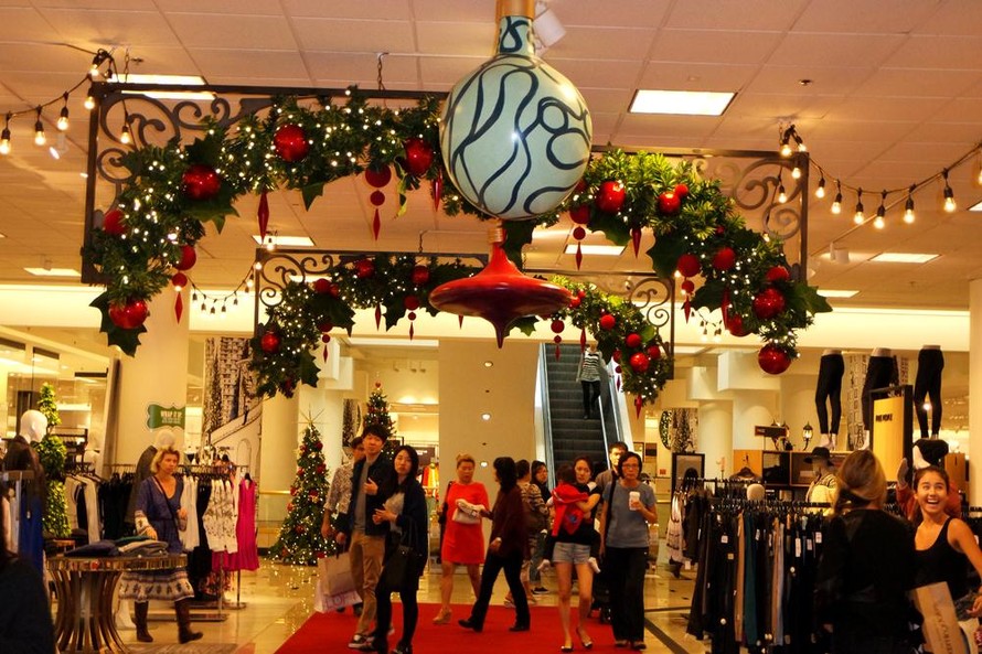 Không khí mua sắm Giáng sinh nhộn nhịp tại Mỹ