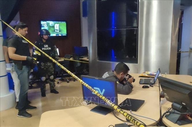 Nhiều trụ sở đài truyền hình tại Ecuador nhận bom thư