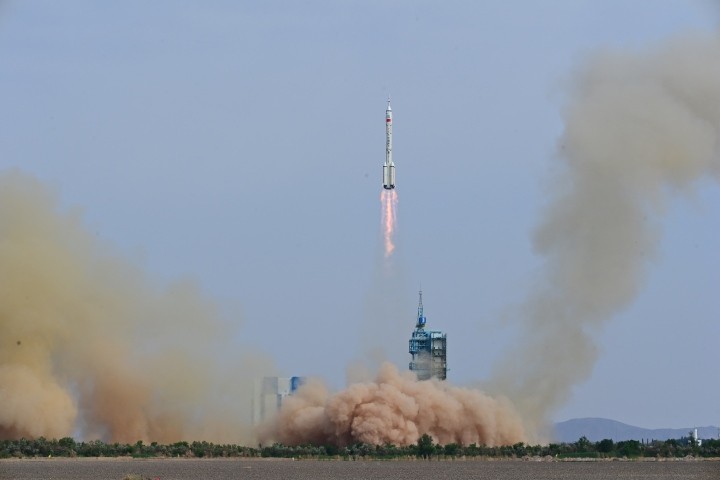 Tàu Thần Châu-16 đã lắp ghép với trạm vũ trụ Thiên Cung