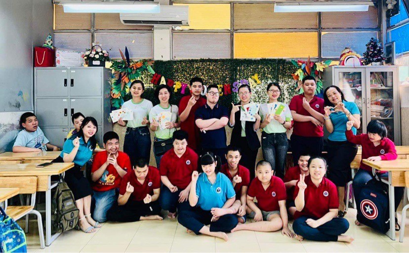Tại Hà Nội và Đà Nẵng, Thành Viên Độc Lập và Nhân Viên Herbalife Việt Nam đã chuẩn bị các suất ăn nóng để trao tặng cho bệnh nhân và thân nhân tại các bệnh viện.