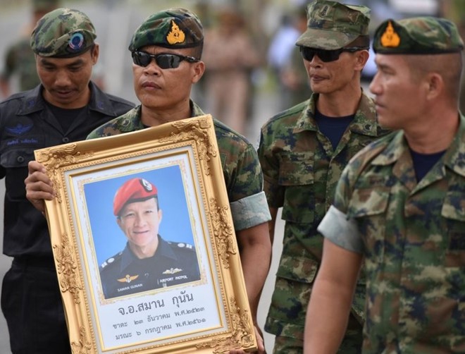 Người dân Thái Lan tưởng nhớ cựu đặc nhiệm đã qua đời trong lúc làm nhiệm vụ giải cứu đội bóng.