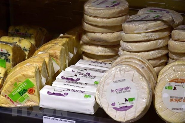 Phomát được bán tại siêu thị ở Saintes, miền Tây nước Pháp. (Nguồn: AFP/TTXVN)