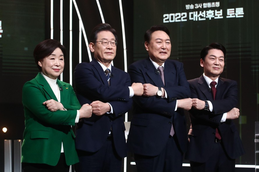 Các ứng cử viên Tổng thống Hàn Quốc bắt đầu chiến dịch vận động tranh cử kéo dài 22 ngày