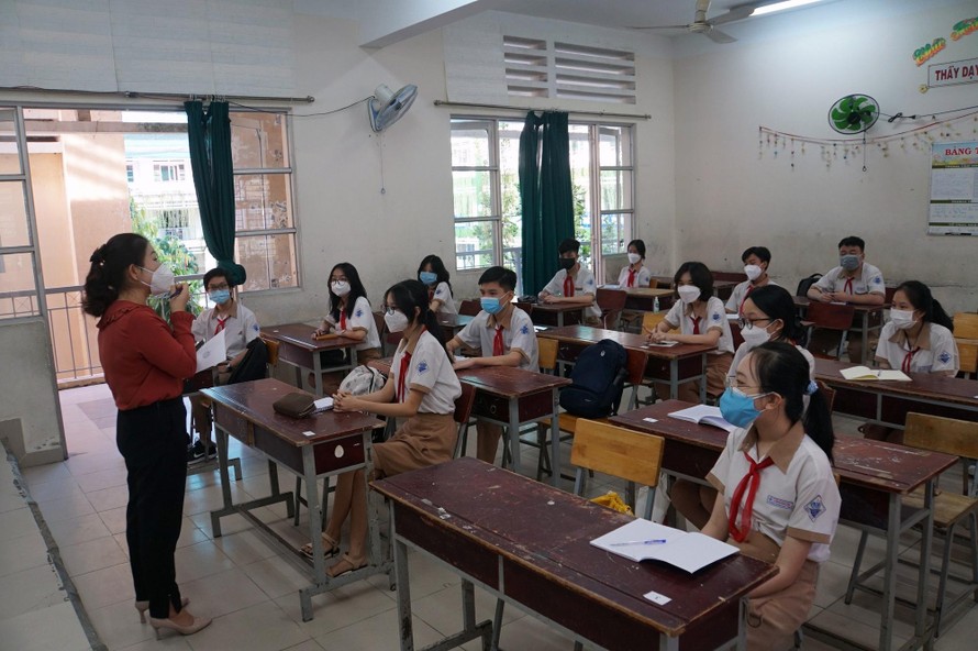 TP. Hồ Chí Minh vẫn đang áp mức sàn khi thu học phí