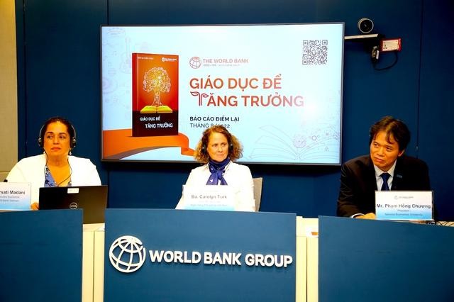 Bà Carolyn Turk, Giám đốc WB tại Việt Nam (giữa) cho rằng: Để duy trì tăng trưởng kinh tế với tốc độ mong muốn, Việt Nam cần tăng năng suất ở mức 2-3% mỗi năm - Ảnh: VGP