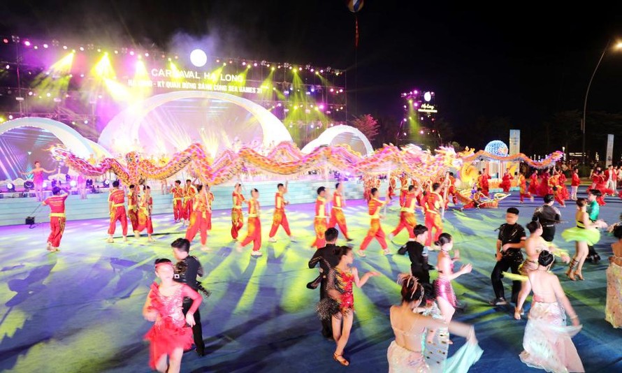 Nhiều lễ hội văn hóa thu hút du khách dịp cuối năm