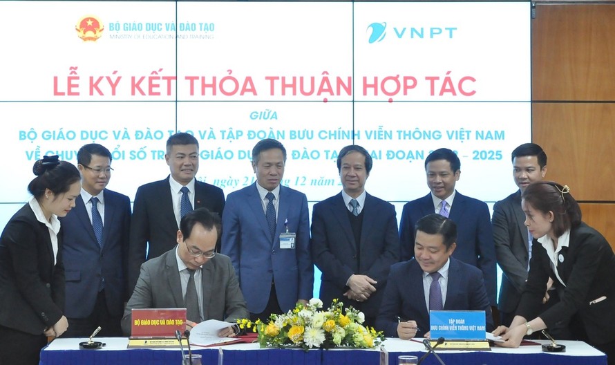 Bộ Giáo dục và Tập đoàn VNPT ký kết Thỏa thuận hợp tác về chuyển đổi số trong ngành giáo dục 