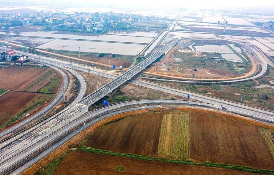 Cao tốc Mai Sơn-Quốc lộ 45 đã thông xe kỹ thuật trước ngày 31/12/2022 theo đúng yêu cầu.