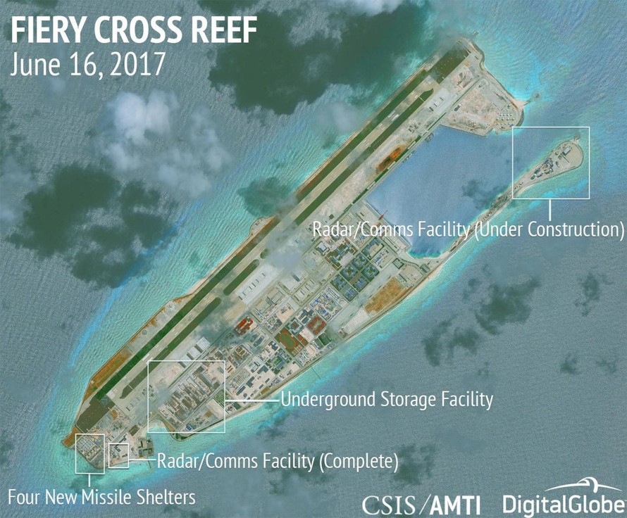 Các công trình của Trung Quốc xây dựng trái phép trên Đảo Chữ Thập. Ảnh: Reuters