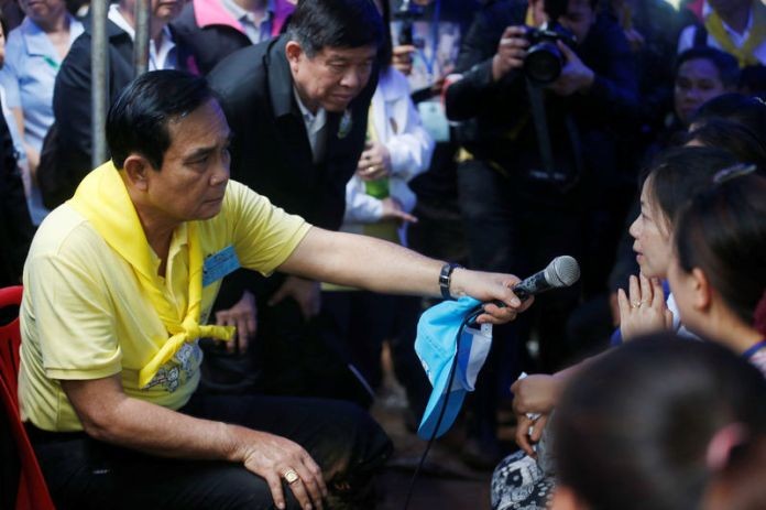Thủ tướng Thái Lan thăm hỏi gia đình của đội bóng nhí