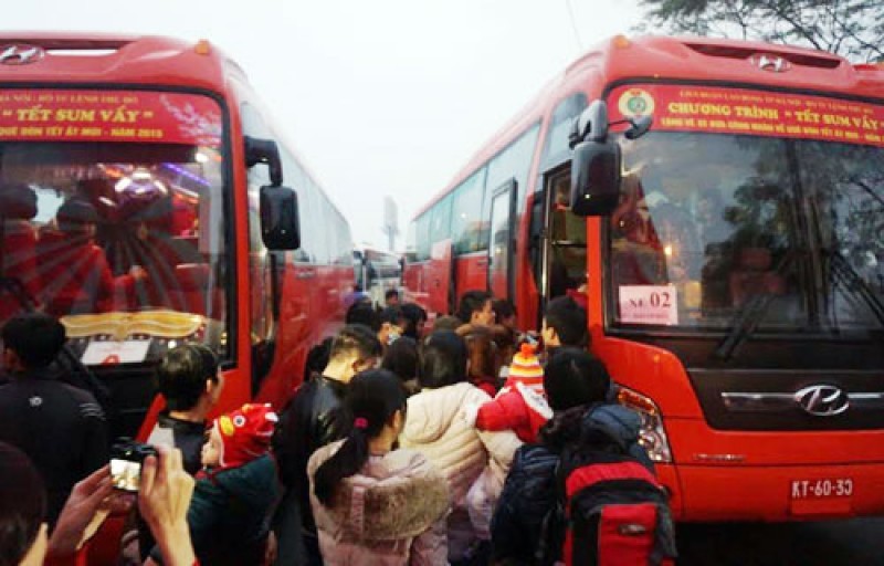 Hà Nội: Hỗ trợ phương tiện đưa người lao động về quê đón Tết