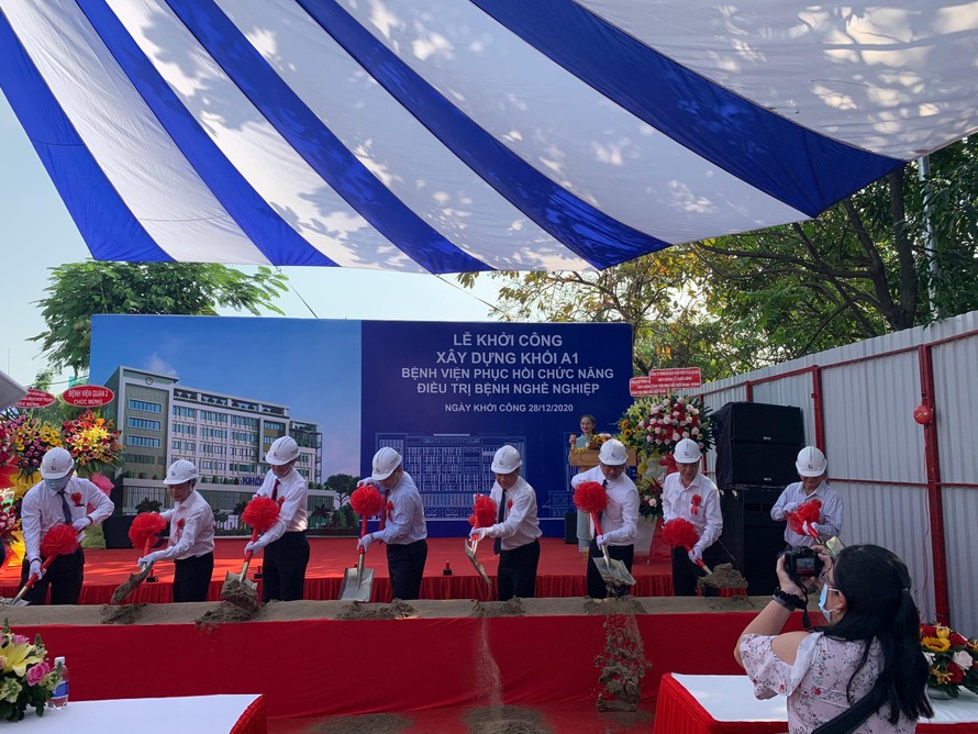 Lễ khởi công xây dựng mới BV Phục hồi chức năng – Điều trị bệnh nghề nghiệp tại quận 8. Ảnh: Nguyễn Nhi