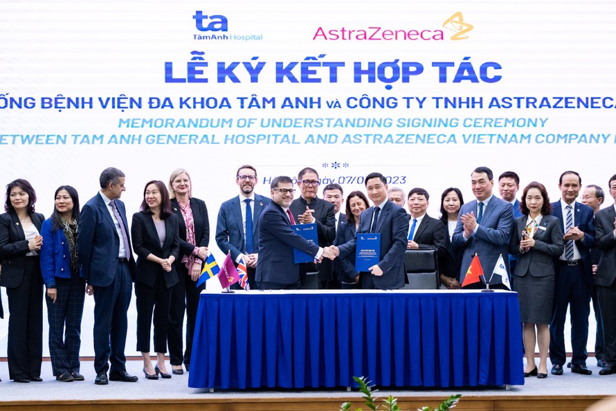 Bệnh viện Tâm Anh ký kết hợp tác thử nghiệm lâm sàng thuốc và vắc xin với AstraZeneca
