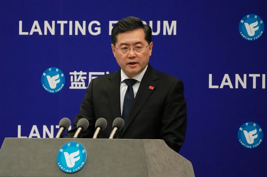 Ngoại trưởng Trung Quốc Tần Cương phát biểu tại Diễn đàn Lanting ngày 21/2/2023.