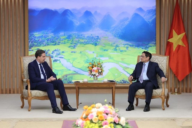 Thủ tướng Phạm Minh Chính tiếp ông Olivier Becht, Bộ trưởng đặc trách Ngoại thương Pháp.