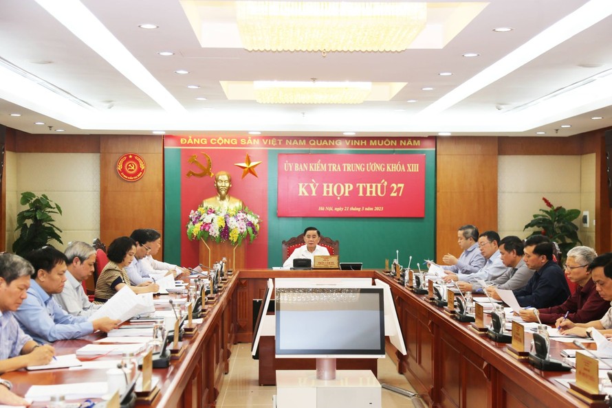 Đồng chí Trần Cẩm Tú, Ủy viên Bộ Chính trị, Bí thư Trung ương Đảng, Chủ nhiệm Ủy ban Kiểm tra Trung ương chủ trì phiên họp.