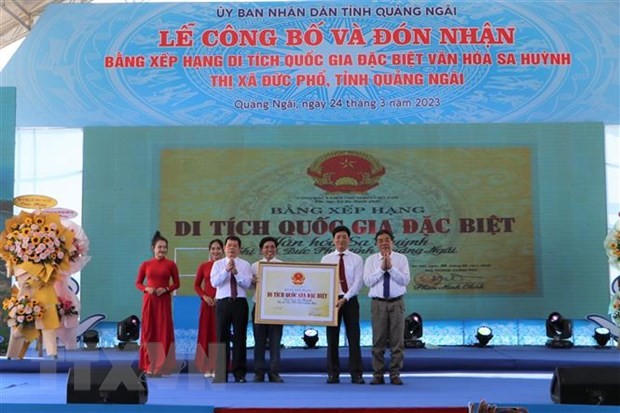 Lễ công bố và đón nhận Bằng xếp hạng Di tích Quốc gia đặc biệt Văn hóa Sa Huỳnh. Ảnh: TTXVN.
