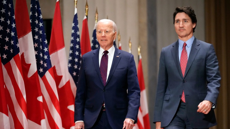 Thủ tướng Canada Justin Trudeau (phải) và Tổng thống Mỹ Joe Biden trong chuyến thăm chính thức đến Ottawa, ngày 24/3.