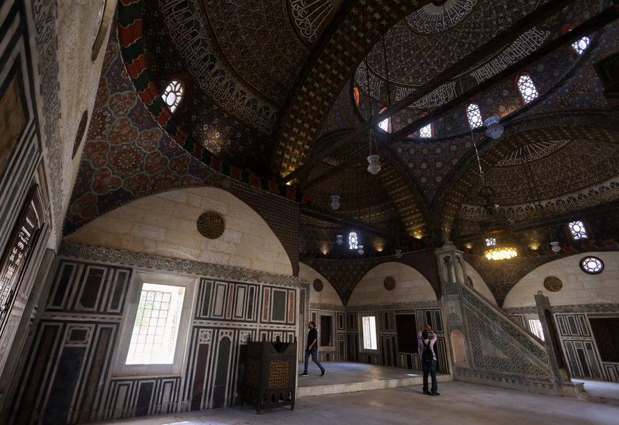 Bên trong nhà thờ Hồi giáo Sulayman Pasha al-Khadim. Ảnh: Reuters.